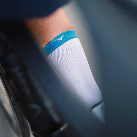 Catching a glance of Veto white cycling socks with a blue cuff